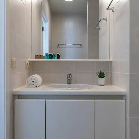 'blue Sea' - Studio In With Private Parking *