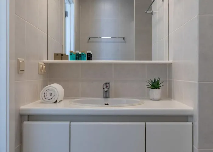 'blue Sea' - Studio In With Private Parking *